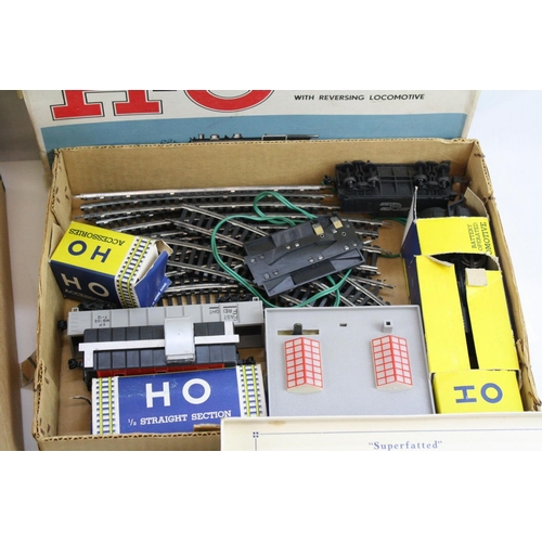 227 - Group of OO / HO gauge model railway to include boxed Marx HO Remote Control battery operated Electr... 