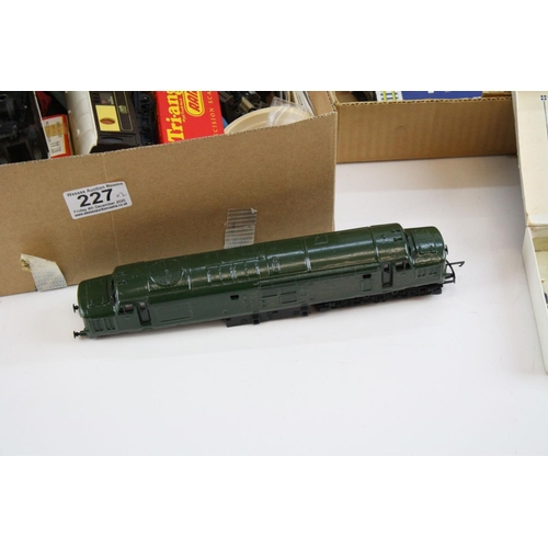 227 - Group of OO / HO gauge model railway to include boxed Marx HO Remote Control battery operated Electr... 