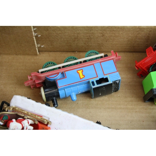 229 - Boxed Lima Giant 110160 train set complete with LMS 0-6-0 4683 locomotive in maroon with tender, plu... 