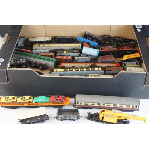 230 - 40 OO gauge items of rolling stock to include Bachmann, Kibri, Triang etc featuring coaches, wagons,... 