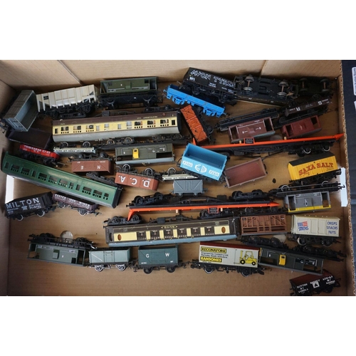 230 - 40 OO gauge items of rolling stock to include Bachmann, Kibri, Triang etc featuring coaches, wagons,... 