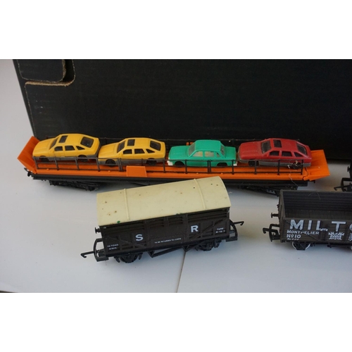 230 - 40 OO gauge items of rolling stock to include Bachmann, Kibri, Triang etc featuring coaches, wagons,... 