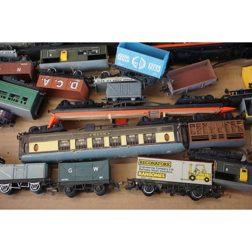 230 - 40 OO gauge items of rolling stock to include Bachmann, Kibri, Triang etc featuring coaches, wagons,... 