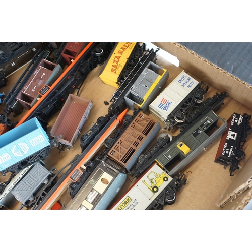 230 - 40 OO gauge items of rolling stock to include Bachmann, Kibri, Triang etc featuring coaches, wagons,... 