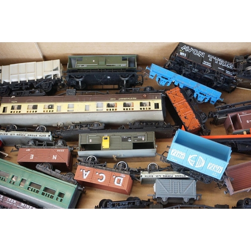 230 - 40 OO gauge items of rolling stock to include Bachmann, Kibri, Triang etc featuring coaches, wagons,... 