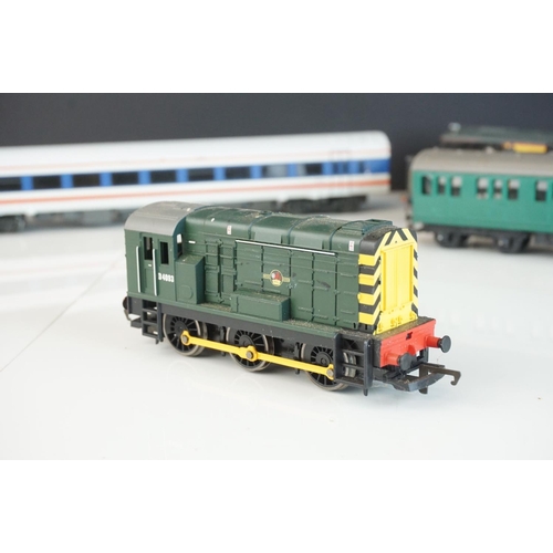 234 - 24 OO gauge locomotives to include Lima, Triang and Hornby, condition varies