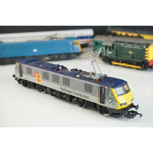 234 - 24 OO gauge locomotives to include Lima, Triang and Hornby, condition varies