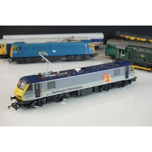 234 - 24 OO gauge locomotives to include Lima, Triang and Hornby, condition varies