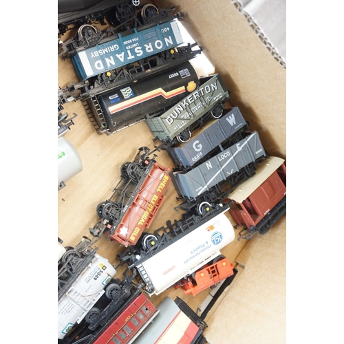 237 - 40 OO gauge items of rolling stock to include Triang, Lima, Hornby etc