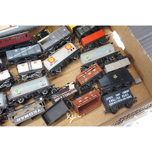 237 - 40 OO gauge items of rolling stock to include Triang, Lima, Hornby etc