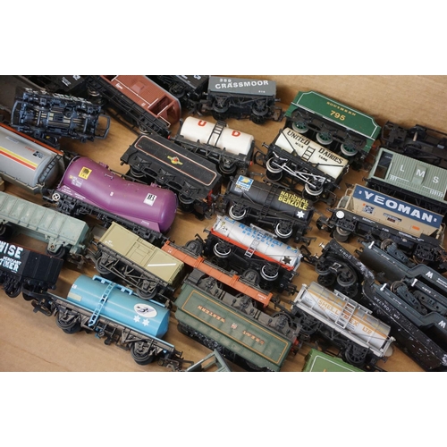 239 - 45 OO gauge items of rolling stock to include Hornby, Triang, Bachmann etc, mainly tankers and wagon... 