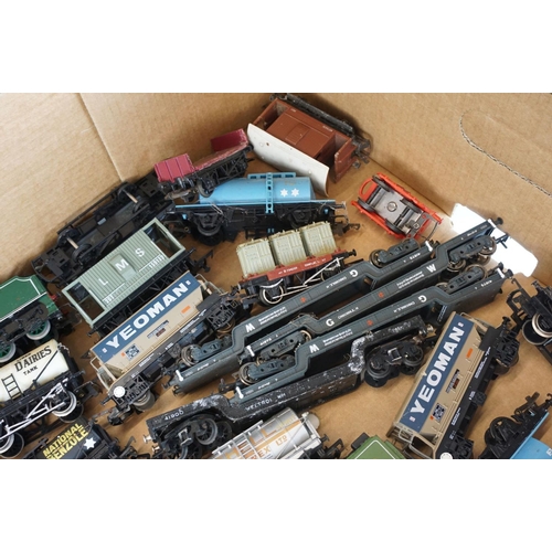 239 - 45 OO gauge items of rolling stock to include Hornby, Triang, Bachmann etc, mainly tankers and wagon... 