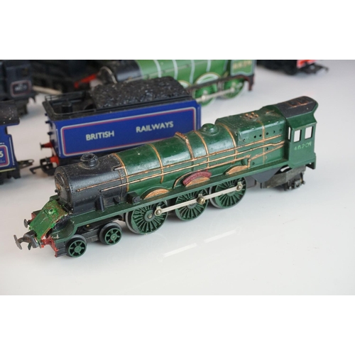 240 - 11 OO gauge locomotive to include Hornby St Frusquin 4-6-2 with tender, Triang Hornby Sir Dinadan et... 