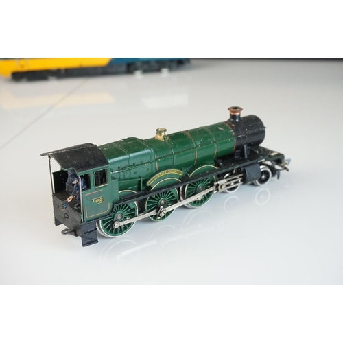 240 - 11 OO gauge locomotive to include Hornby St Frusquin 4-6-2 with tender, Triang Hornby Sir Dinadan et... 