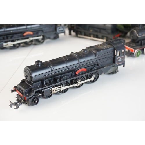 240 - 11 OO gauge locomotive to include Hornby St Frusquin 4-6-2 with tender, Triang Hornby Sir Dinadan et... 