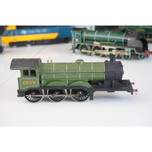 240 - 11 OO gauge locomotive to include Hornby St Frusquin 4-6-2 with tender, Triang Hornby Sir Dinadan et... 