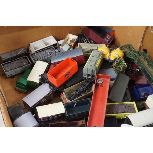 241 - 44 OO gauge items of rolling stock to include Hornby, Triang, Lima, Hornby Dublo etc plus a boxed Ho... 