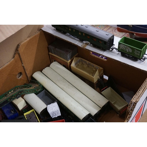 241 - 44 OO gauge items of rolling stock to include Hornby, Triang, Lima, Hornby Dublo etc plus a boxed Ho... 