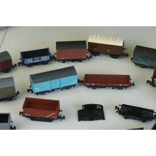 244 - 31 N gauge items of rolling stock to include Peco, Graham Farish, Trix etc featuring vans and wagons... 