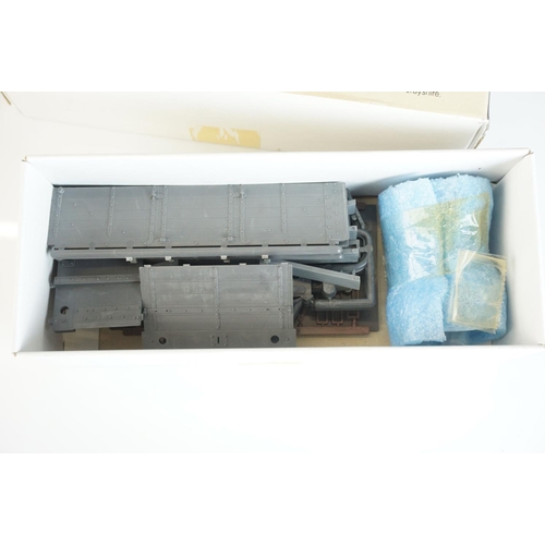 247 - Eight boxed O gauge Slaters Wagon & Coach kits to include 2 x Coach Kits (7C08 Dean Non Corridor All... 