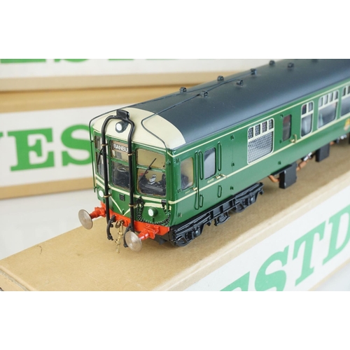 248 - Four boxed Westdale O gauge metal kit models to include a built BR Railcar locomotive in green liver... 