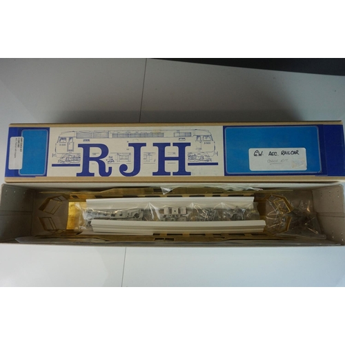 251 - Two boxed RJH O gauge GWR Coach Kits G-GWC-002, unpowered. one part built, unchecked