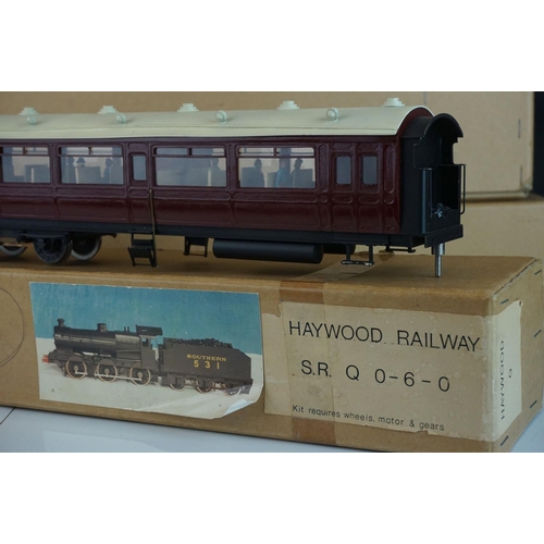 255 - Five built O gauge plastic / metal kit models to include LMS Power Car, GWR Diesel railcar, DJB Engi... 