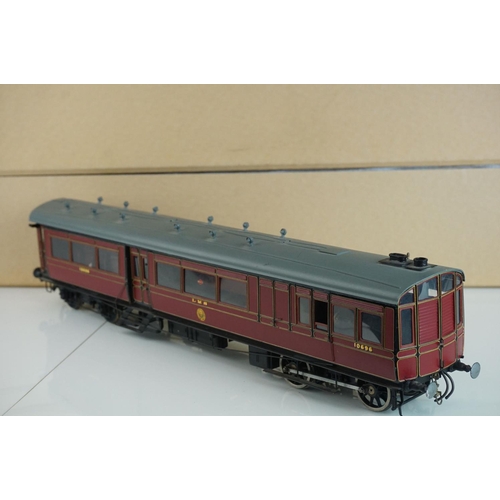 255 - Five built O gauge plastic / metal kit models to include LMS Power Car, GWR Diesel railcar, DJB Engi... 