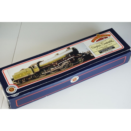 261 - Four boxed OO gauge locomotives to include 2 x Hornby (R072 BR Class 25 Diesel green & R355 MR 4-4-0... 