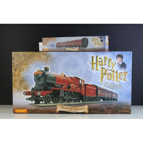 27 - Boxed Hornby OO Gauge Harry Potter and The Chamber of Secrets Hogwarts Express electric train set, t... 