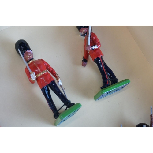 277 - Boxed ltd edn Britains 5186 Welsh Guards metal figure set, complete and excellent