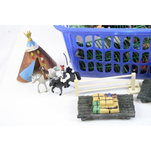 279 - Quantity of mainly Britains plastic soldiers, figures & accessories to include American Civil War, K... 