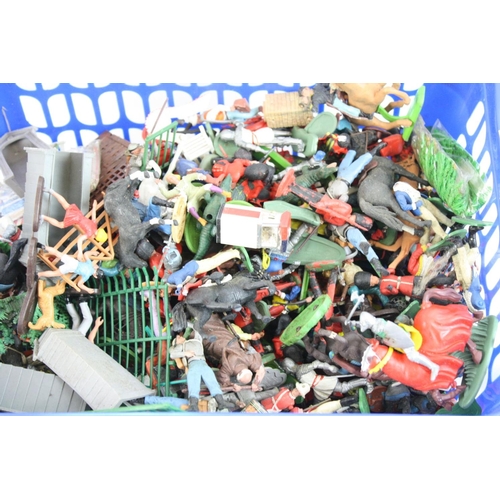 279 - Quantity of mainly Britains plastic soldiers, figures & accessories to include American Civil War, K... 