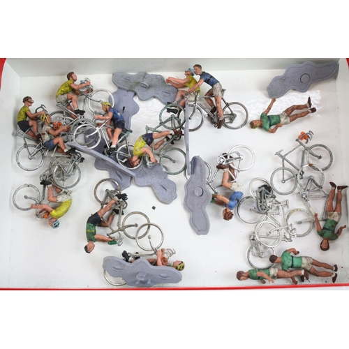 280 - 18 Britains Miniature Cyclists figures plus additional accessories, grubby but gd overall