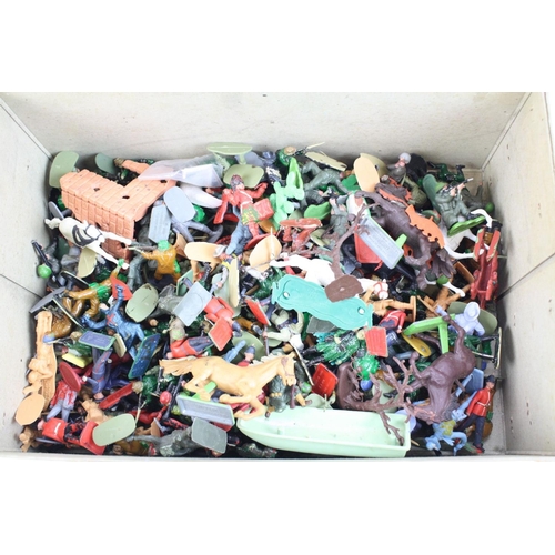 284 - Quantity of plastic figures and soldiers to include Brtiains, Timpo etc, some horseback, various reg... 