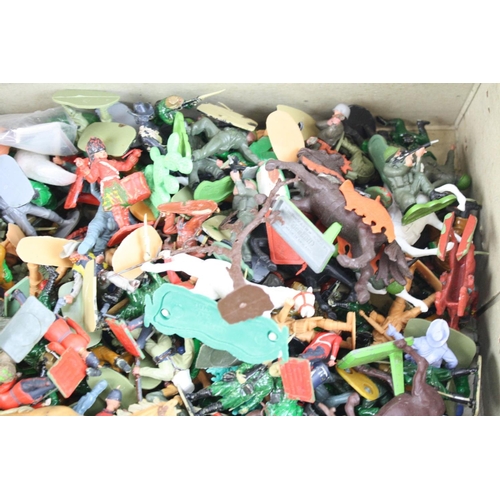 284 - Quantity of plastic figures and soldiers to include Brtiains, Timpo etc, some horseback, various reg... 