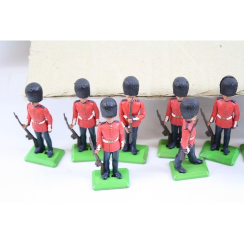 288 - Approximately 100 Britains Deetail Scots Guards plastic figures, vg