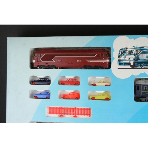 29 - Boxed Jouef 7435 Electric Train Set with level crossing, complete with accessories and all 6 x cars