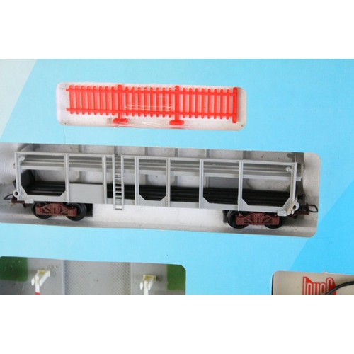 29 - Boxed Jouef 7435 Electric Train Set with level crossing, complete with accessories and all 6 x cars