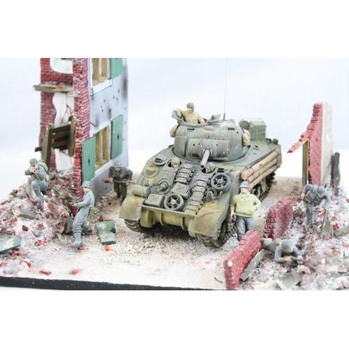 308 - Two military plastic model figures and vehicle scenes, both on bases, some damage but gd overall