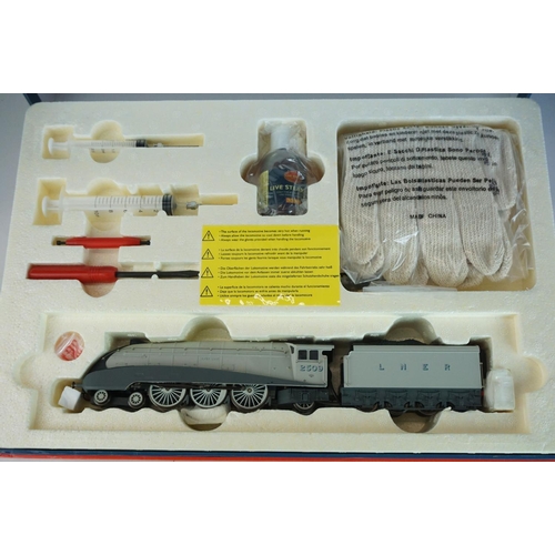 30a - Boxed Hornby OO gauge Live Steam Silver Link LNER 4-6-2 Class A4 steam powered locomotive, complete ... 