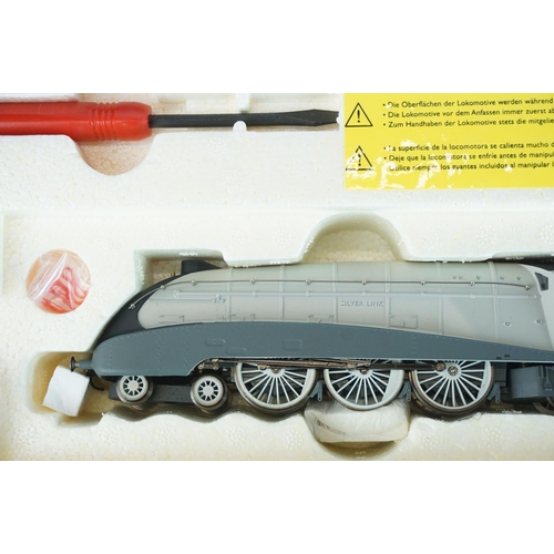 30a - Boxed Hornby OO gauge Live Steam Silver Link LNER 4-6-2 Class A4 steam powered locomotive, complete ... 