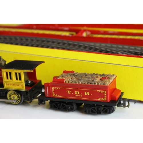 32 - Boxed Triang OO gauge RS37 train set with Davy Crockett Locomotive and tender, two coaches and track... 