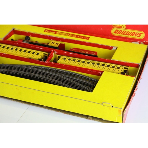 32 - Boxed Triang OO gauge RS37 train set with Davy Crockett Locomotive and tender, two coaches and track... 