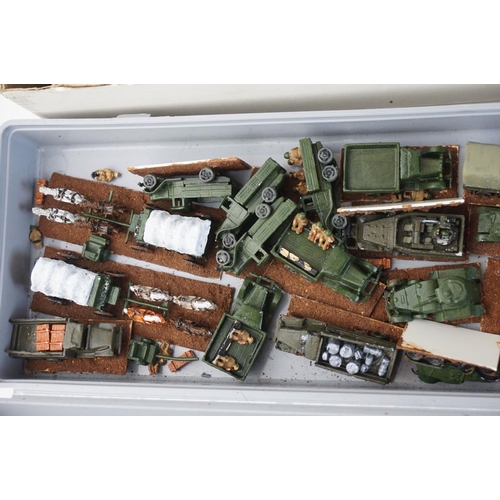 323 - Collection of miniature metal war gaming figures on bases and accessories featuring various regiment... 