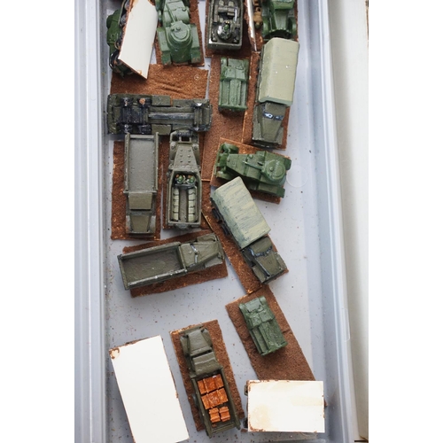 323 - Collection of miniature metal war gaming figures on bases and accessories featuring various regiment... 