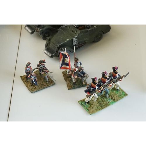 324 - Collection of miniature metal war gaming figures, vehicles and accessories featuring various regimen... 