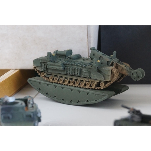 324 - Collection of miniature metal war gaming figures, vehicles and accessories featuring various regimen... 