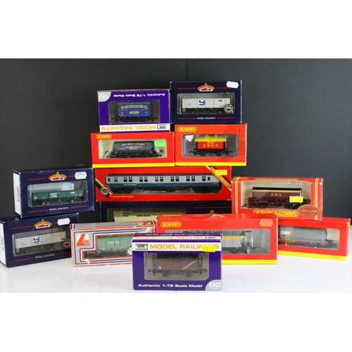 33 - 13 Boxed OO gauge items of rolling stock to include 6 x Hornby, 4 x Bachmann, 2 x Dapol and 1 x Lima... 