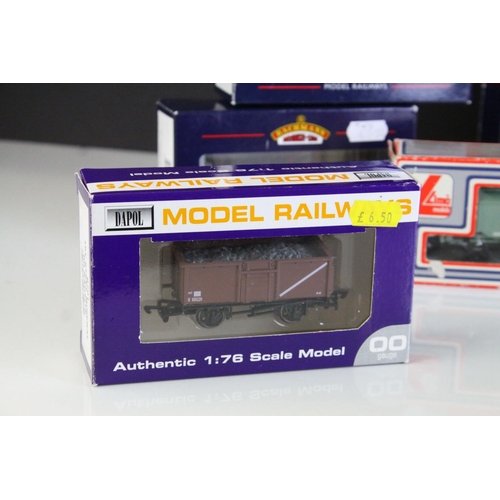 33 - 13 Boxed OO gauge items of rolling stock to include 6 x Hornby, 4 x Bachmann, 2 x Dapol and 1 x Lima... 